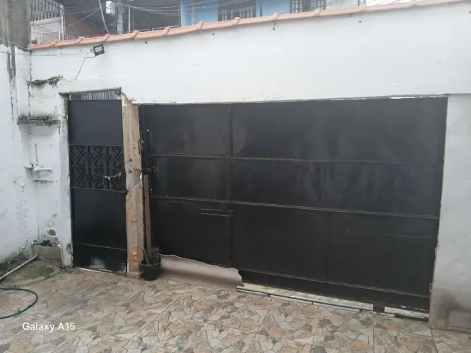 Portão de garagem de ferro