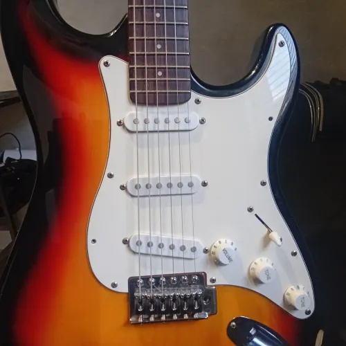 Guitarra StratoCaster Giannini