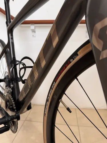 Bicicleta Scott Addict 20, modelo 2023, Cinza