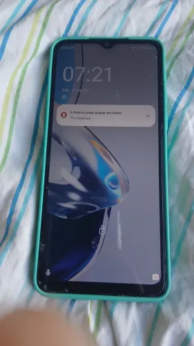 Celular  Motorola  22 e usado mais conservado  tem conversa