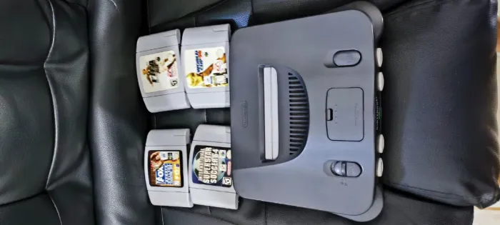 Nintendo 64 com 4 games