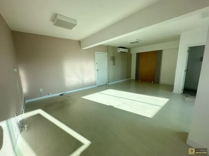 Sala Comercial para Venda em Balneário Camboriú, Centro, 1 banheiro, 1 vaga