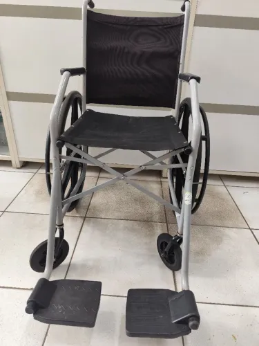 CADEIRA DE RODAS USADA