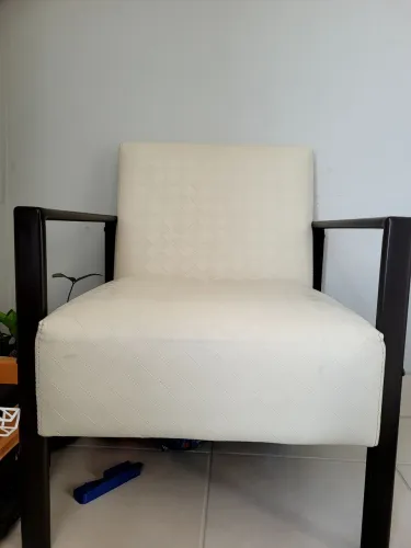 Cadeira branca para sala/ área externa