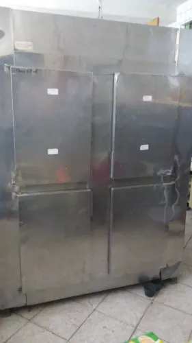 Geladeira 4 Portas Tipo Câmera Fria em Aço Inox