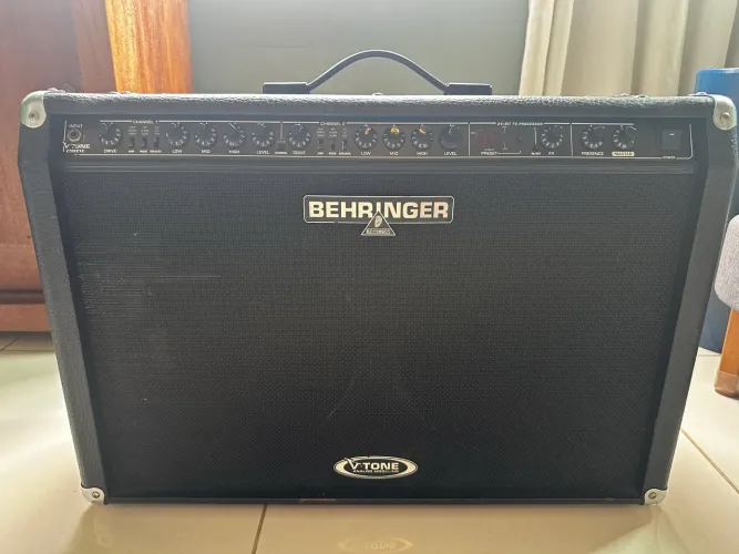 Cubo Guitarra - amplificador Behringer V-Tone GMX212