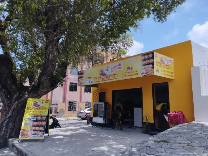 Auxiliar de cozinha e serviço gerais 