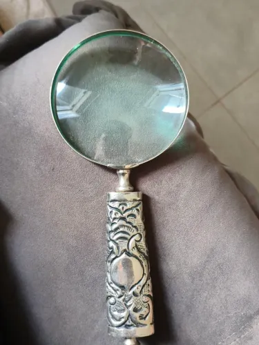 Lupa indiana de prata