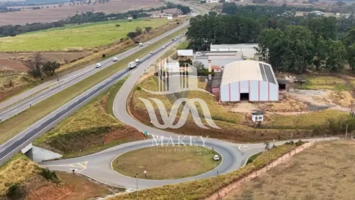 Locação de Galpão/Depósito/Armazém e 2 banheiros, com 750 m² por R$ 9.000/Mês.