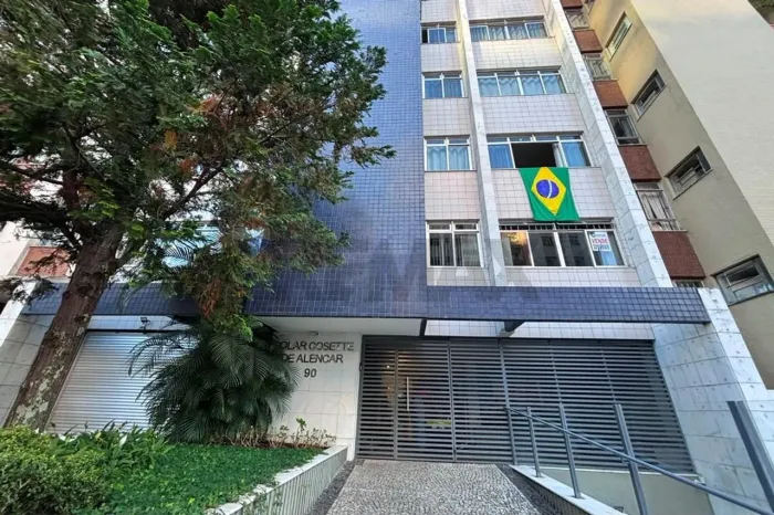 Apartamento de quatro quartos, suite, próximo a todo o comércio, bancos, escolas, mercados