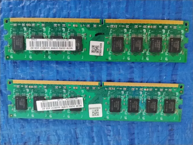2 Pentes de Memória de 2gb DDR2 Total 4gb