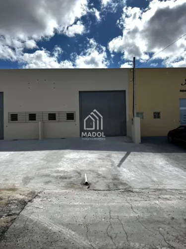 BARRACAO 02 PARA LOCAÇÃO MEDINDO 200M² NO BAIRRO NEVES