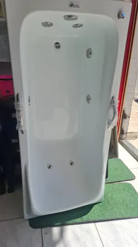 Banheira de hidromassagem nova 