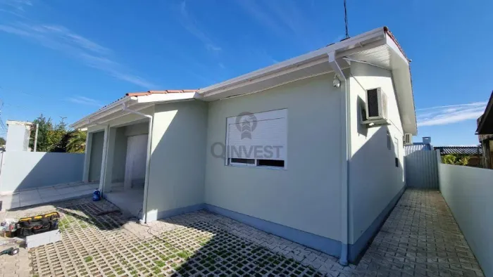 Casa com 3 dormitórios (1 suíte) à venda no bairro Coloninha em Araranguá/SC