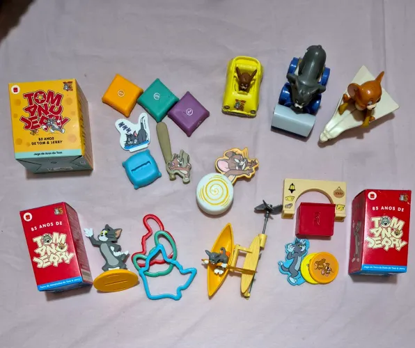 Lote com 8 bonecos Tom e Jerry McDonald's
