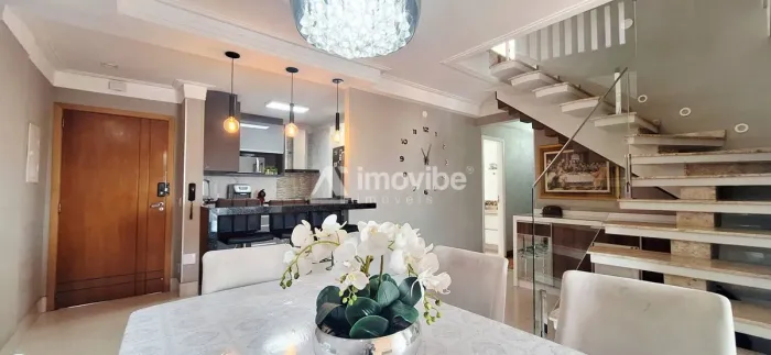 Cobertura no condomínio Convivere com 4 quartos e 3 banheiros- 190 Mts²