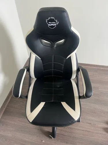 Cadeira Gamer Ninja Preta e Branca - Ótimo estado