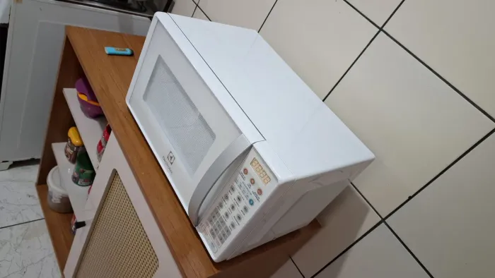 Micro-ondas (com defeito)