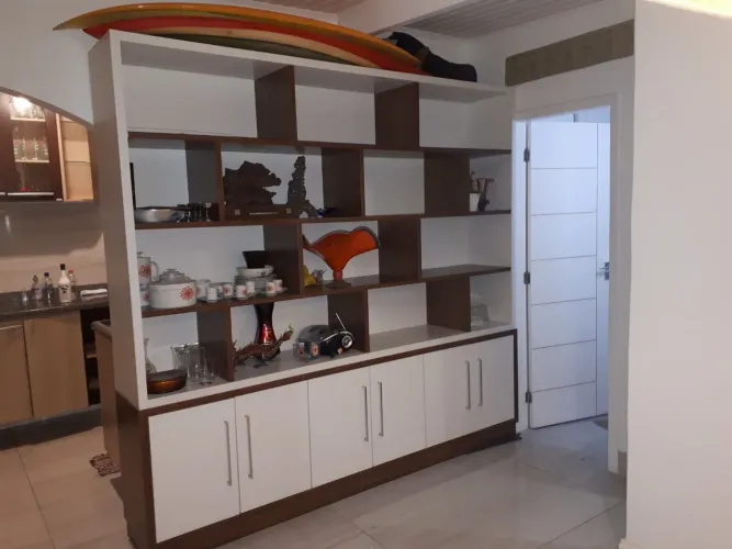 Estante moderna e reforçada