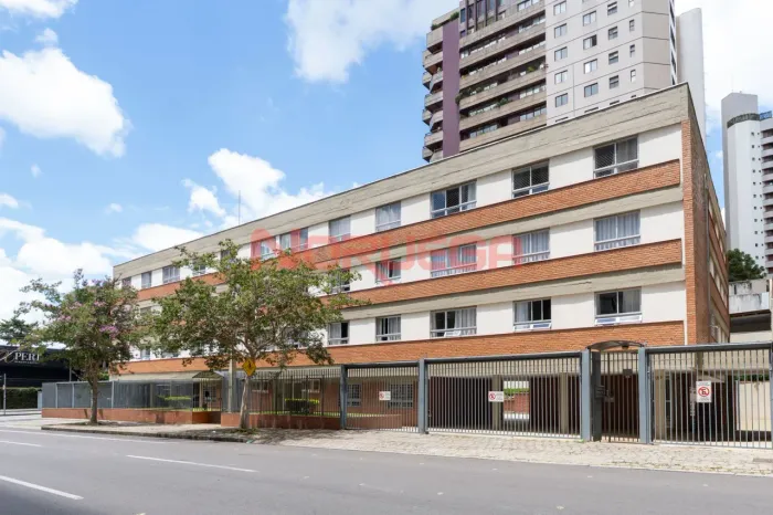 Apartamento para alugar em Curitiba no bairro cabral com 2 quartos, banheiro e vaga de gar