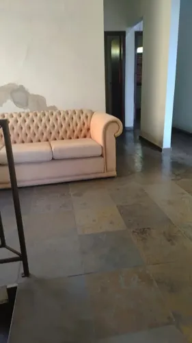 Imóvel para aluguel e venda tem 400 metros quadrados com 5 quartos