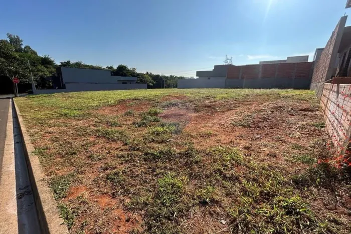 VENDE TERRENO 300 METROS - JARDIM RECANTO DAS ÁGUAS