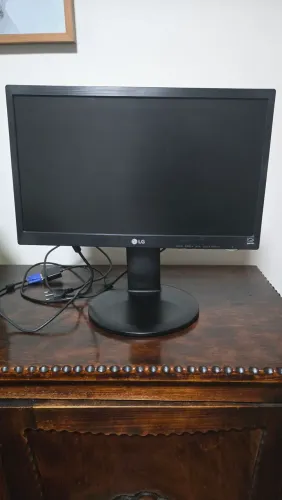 Monitor LCD LG 20 polegadas preto