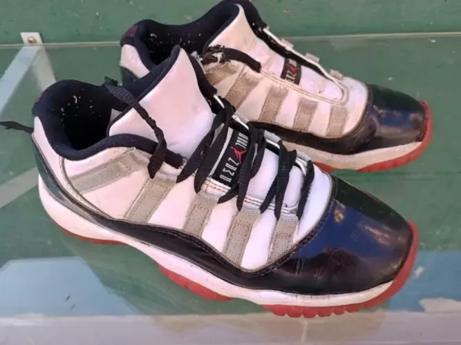 Tênis Nike Air Jordan 11 Low - número 34