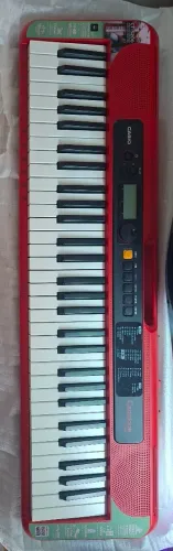 CASSIO CT-S200 + PEDAL SUSTAIN + CABO MIDI