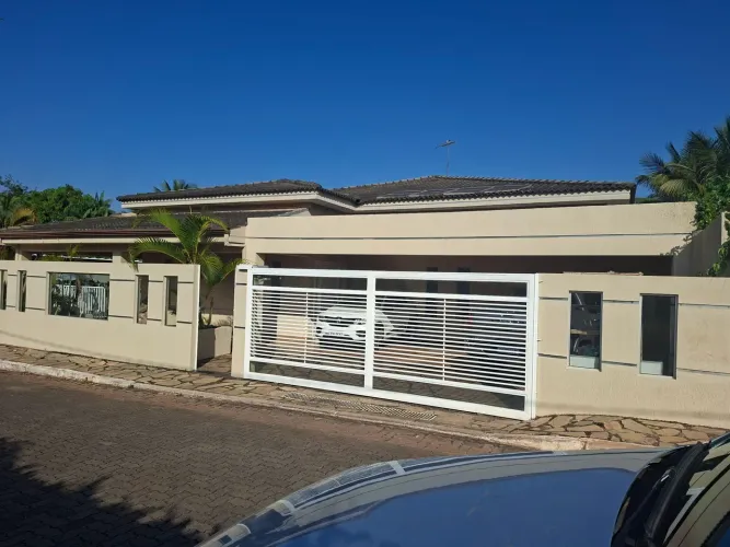 Alugo casa confortável, funcional, 4 suites