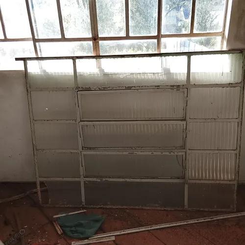 Vendo vitrô's em ferro, com vidros, para casa, chácara, paiol ou rancho de pesca.