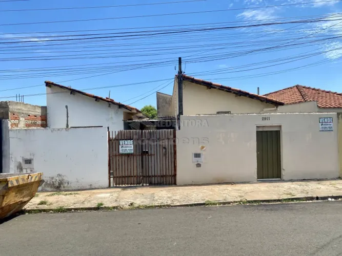 Terreno à venda no bairro Eldorado com 03 casas individuais construídas e alugadas