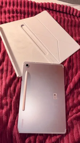 Samsung Galaxy Tab S10 256GB + S Pen + Teclado LED RGB