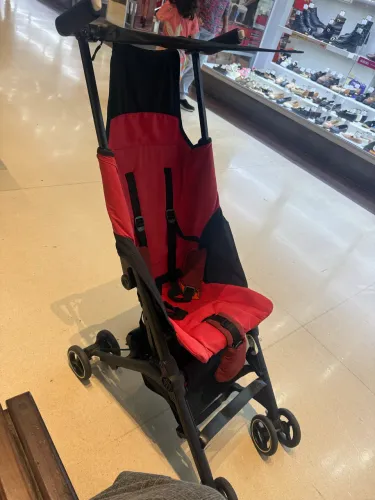 Carrinho de Passeio Gb pockit até 15kg não inclinável 