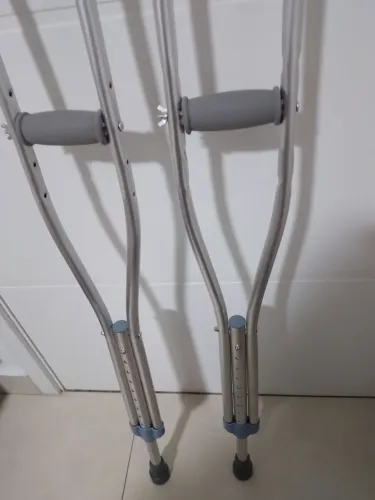 Par de muletas ortopédica