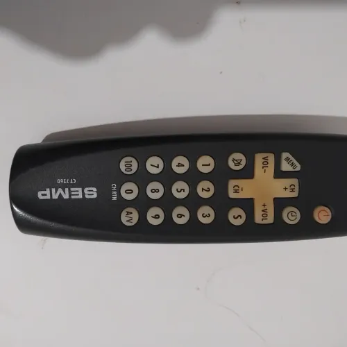 Controle remoto original TV Semp CT 7260 original Semp .Brilho leve no escuro Preto