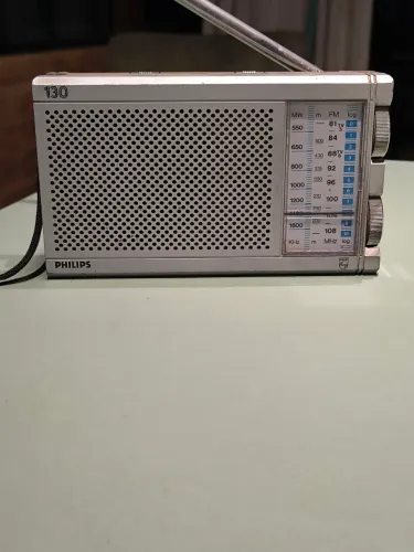 Rádio Philips modelo 130 funcionando