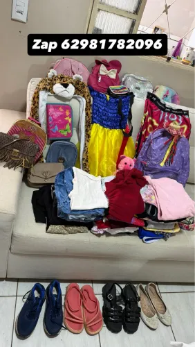 Vendo essas roupas e brinquedos