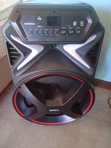 Vendo duas caixas de som Mondial CM-700