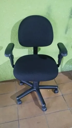 Vendemos cadeira de escritório giratória reformadas