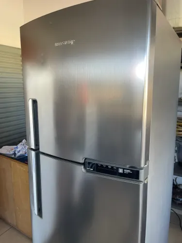 WhatsApp * Vendo geladeira sistema frosfre Com controle de temperatura turbo !