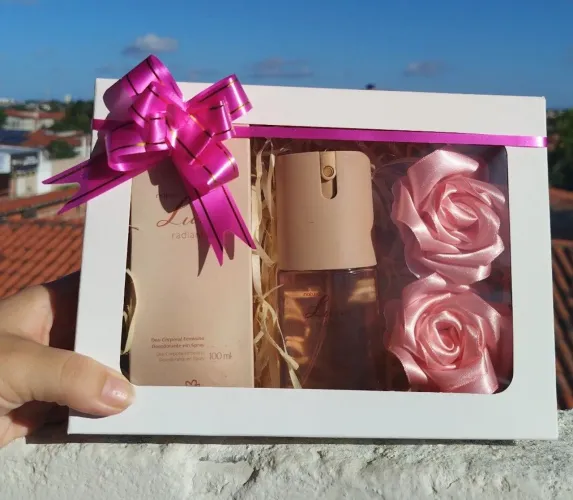 CAIXA PARA PRESENTEAR - DEO CORPORAL + ROSAS ETERNA 