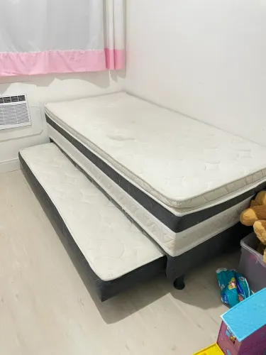 Cama solteiro com cama auxiliar 