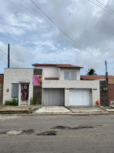 Casa Duplex c/ 11x30 = 330m², nascente, 05 qts (04 suítes), varanda, sala de estar e janta