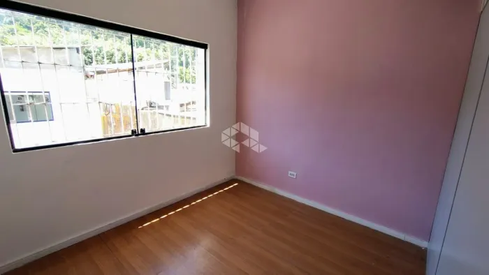 Loja comercial a venda em mongagua, centro, com sala e banheiro!