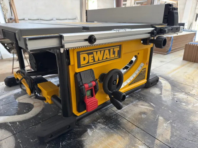 Serra circular Dewalt DWE7492