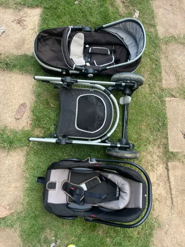 Carrinho de bebê + conforto 3 rodas