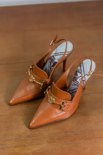 Scarpin Arezzo em Couro, Design Slingback, cor Roast Caramel
