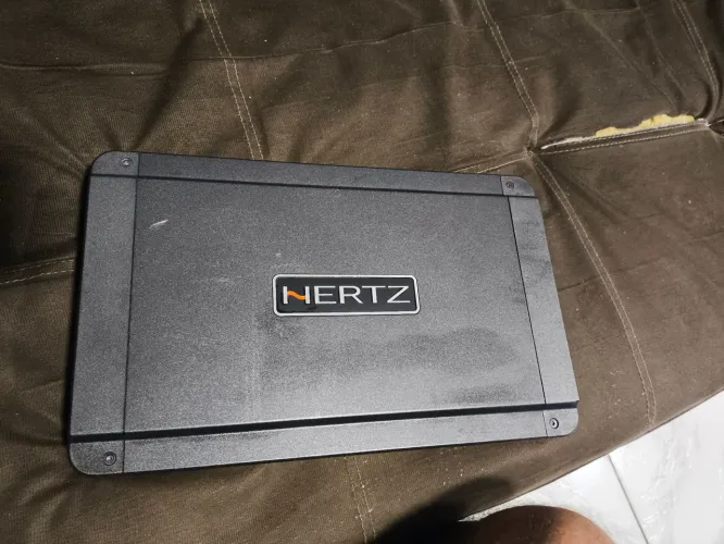 Amplificador Hertz HCP4 alta qualidade! Ótimo estado!