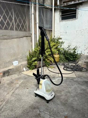 Steamer Vertical Conair Vaporizador de Roupas Funcionando